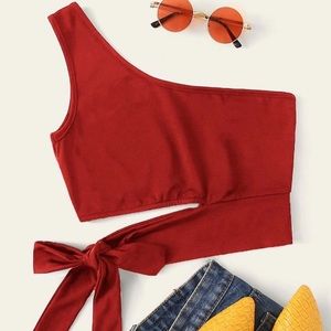 Red tie on the side cropped top🦋